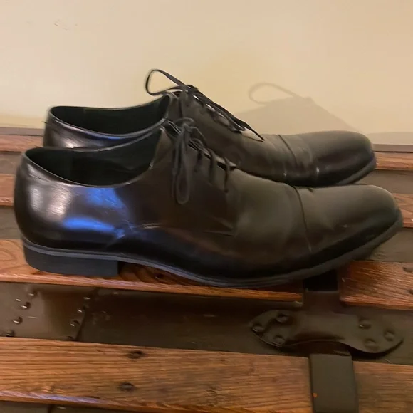 Kenneth Cole Leather Dress Shoes - Picture 2 of 3